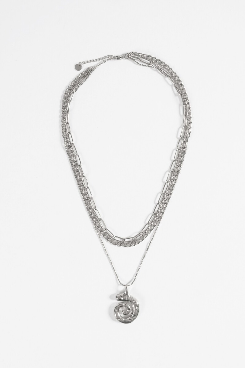 Collar acero triple cadena con dijes plateado
