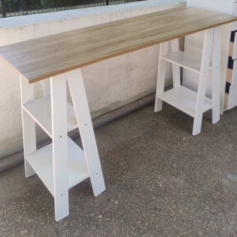 [OUTLET] Escritorio CAPI - Diseño minimal con caballete y estantes - Nogal / Blanco [MUEBLE ARMADO - SOLO RETIRO] [OUTLET] Escritorio CAPI - Diseño minimal con caballete y estantes - Nogal / Blanco [MUEBLE ARMADO - SOLO RETIRO]