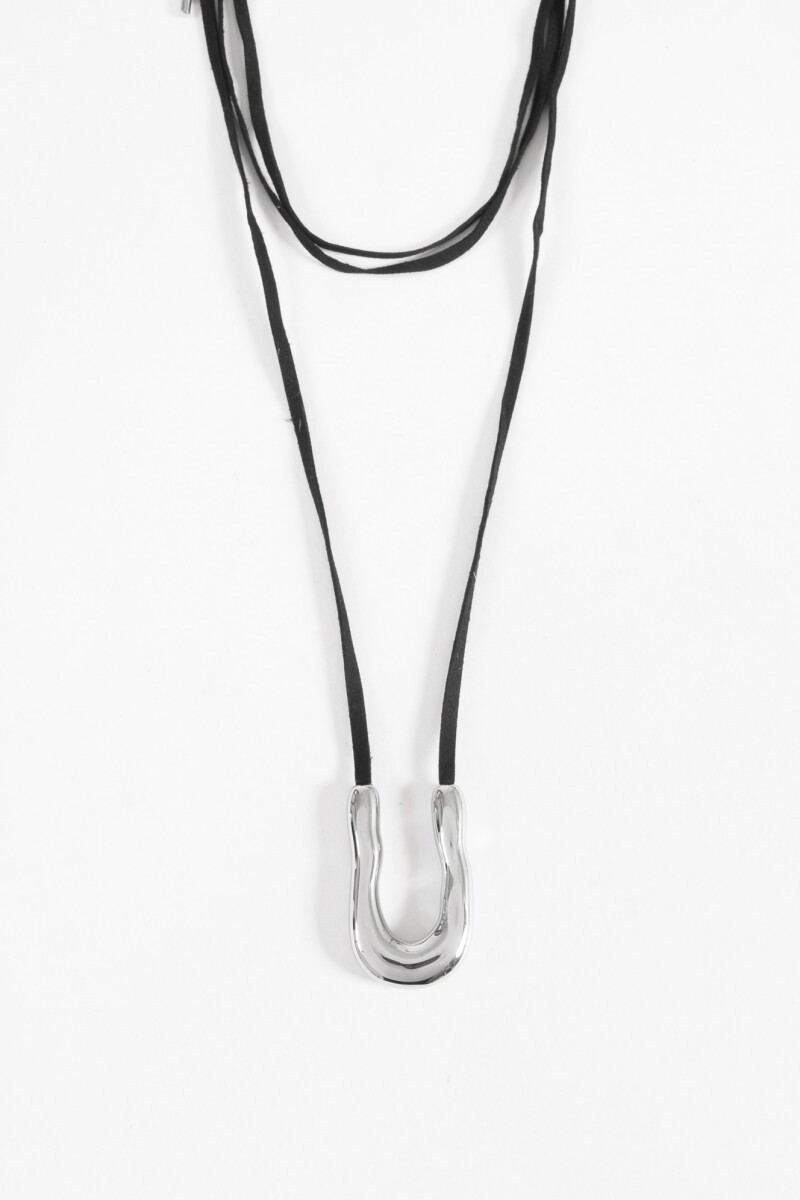 Collar cordón suede dije de acero plateado