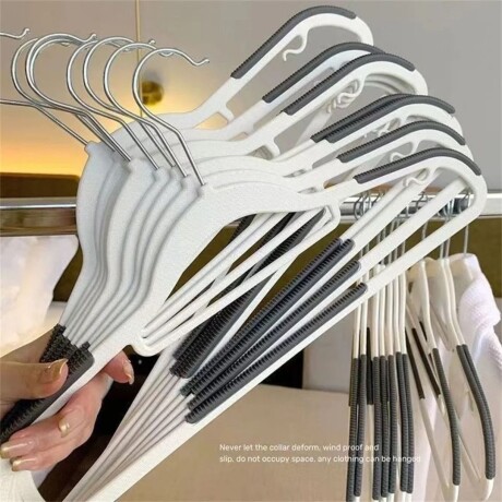 Percha Plástica X10 Antideslizante Colgar Ropa Pantalón Percha Plástica X10 Antideslizante Colgar Ropa Pantalón