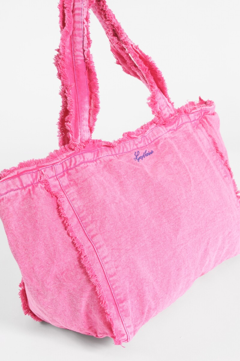 Bolso lavado con detalles desflecados fucsia