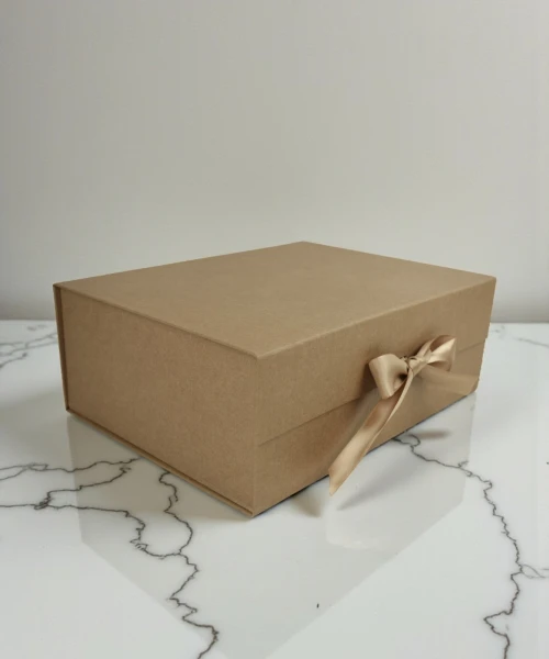 Caja Rigida Plegable con iman 24,5x33x12 cm - MADERA Caja Rigida Plegable con iman 24,5x33x12 cm - MADERA