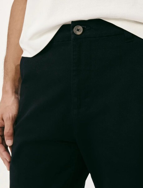 PANTALÓN ESTILO CHINO RECTO NEGRO