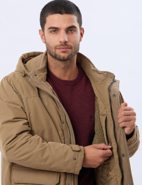 CAMPERA CON CAPUCHA DESMONTABLE Beige
