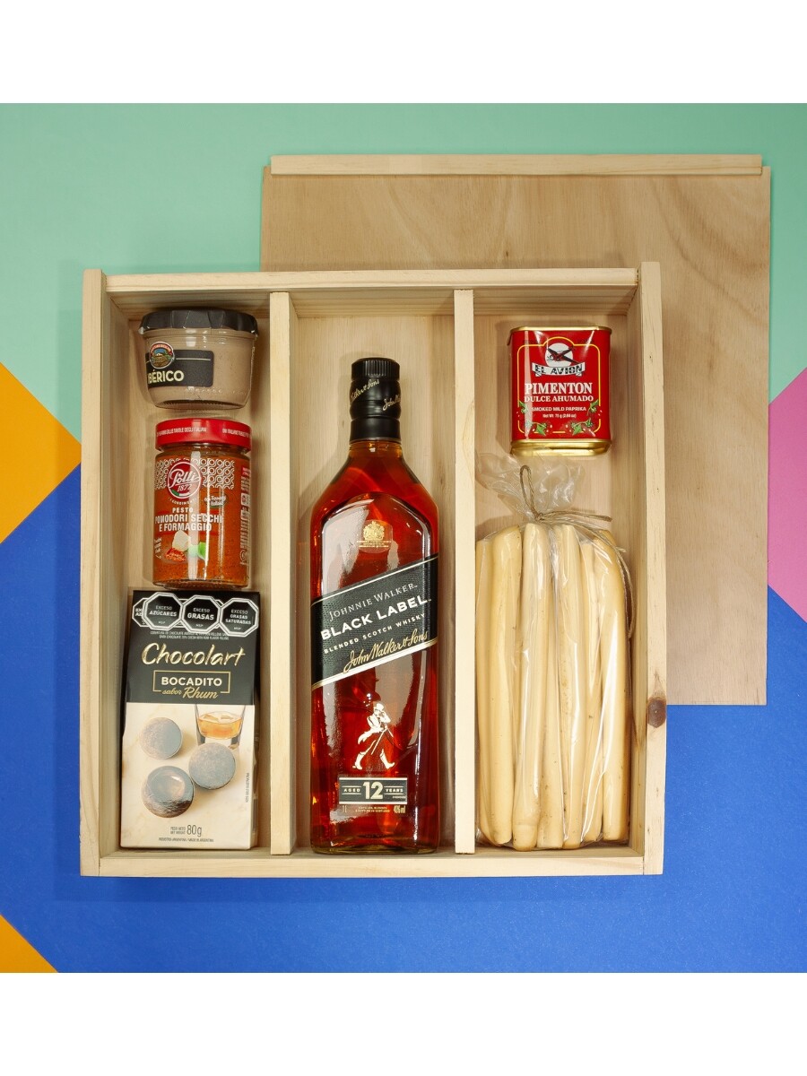 CAJA DE MADERA CON TAPA CORREDIZA y logo estampado en la tapa 