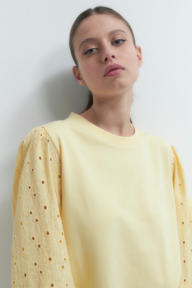 Sweatshirt con mangas de broderie amarillo