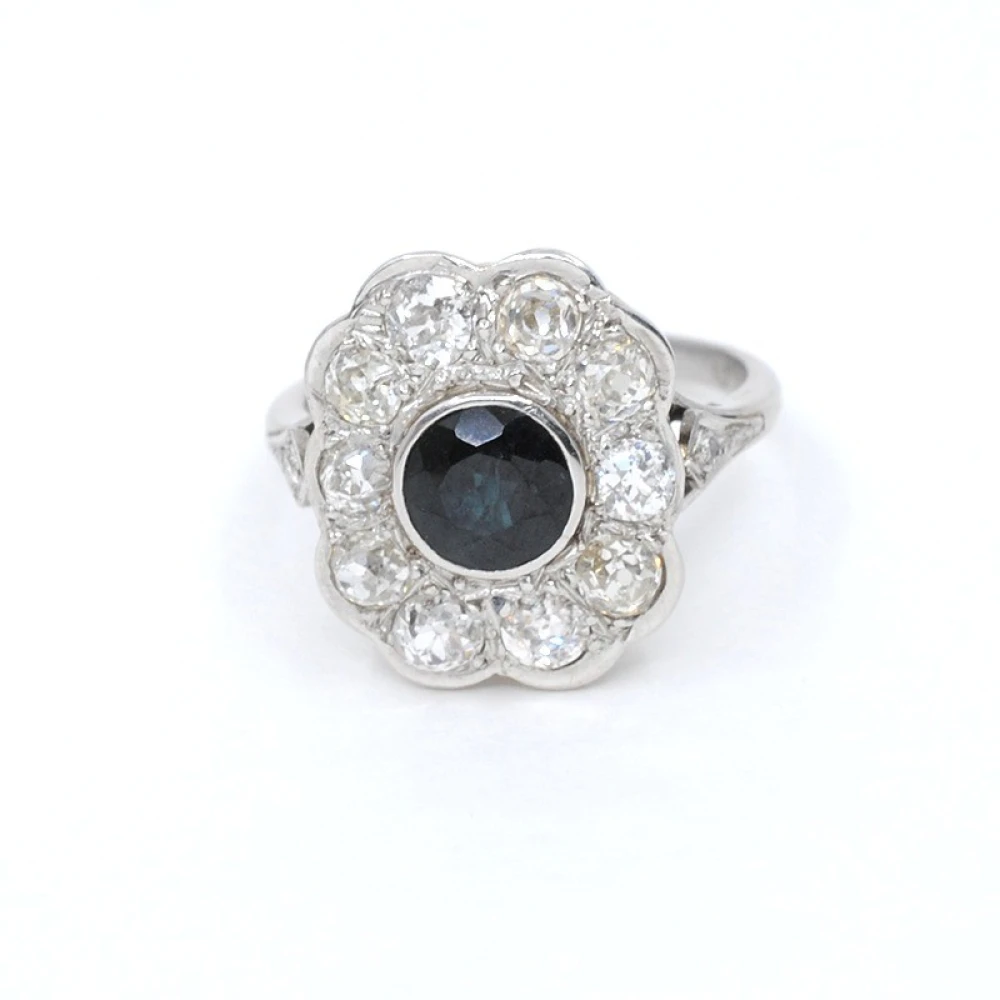 Anillo Antiguo En Platino, Zafiro Y Brillantes Anillo Antiguo En Platino, Zafiro Y Brillantes