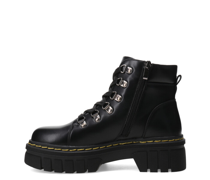 Bota QUBE acordonada Black