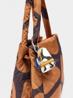 Bolso Shopper De Nylon Estampado Con Colgante naranja