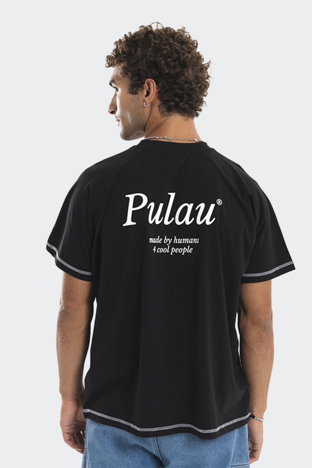 Remera Pulau Being Negro