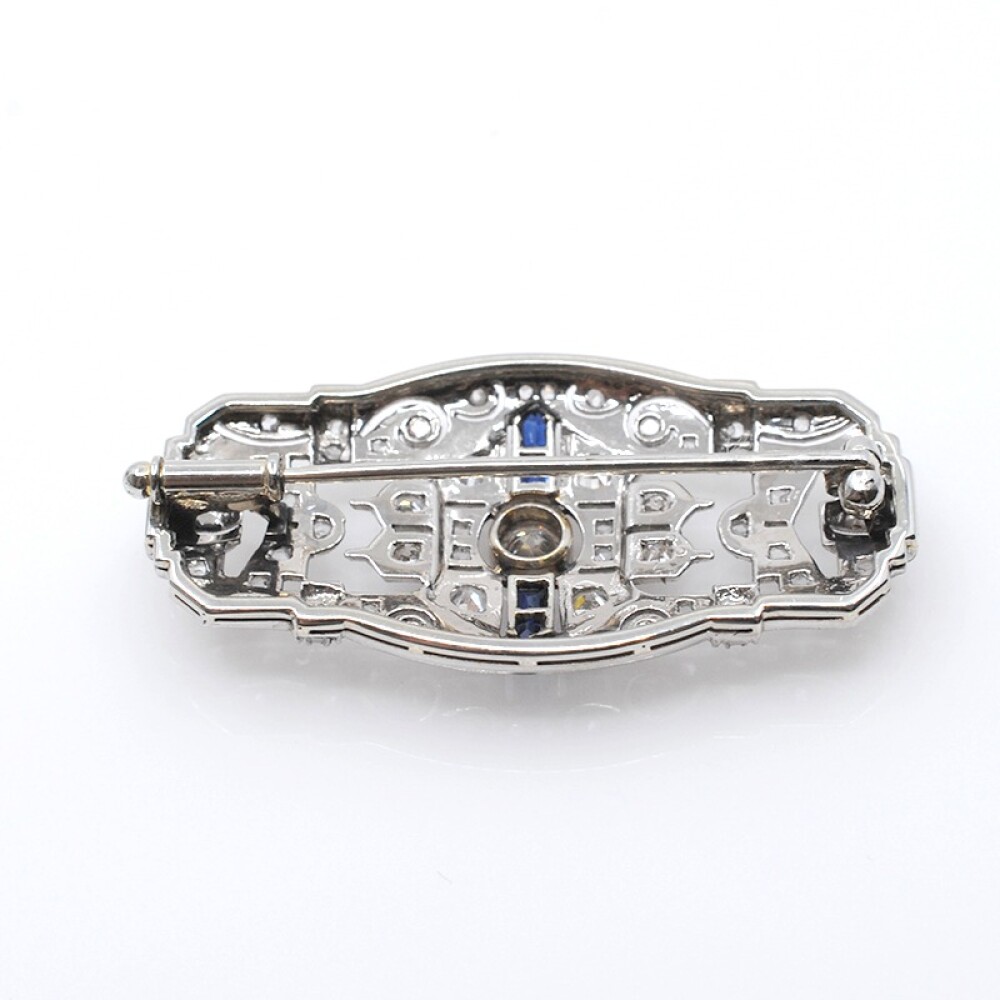 Prendedor plaqueta en oro 18k blanco con brillantes , diamantes y zafiros sintéticos Prendedor plaqueta en oro 18k blanco con brillantes , diamantes y zafiros sintéticos