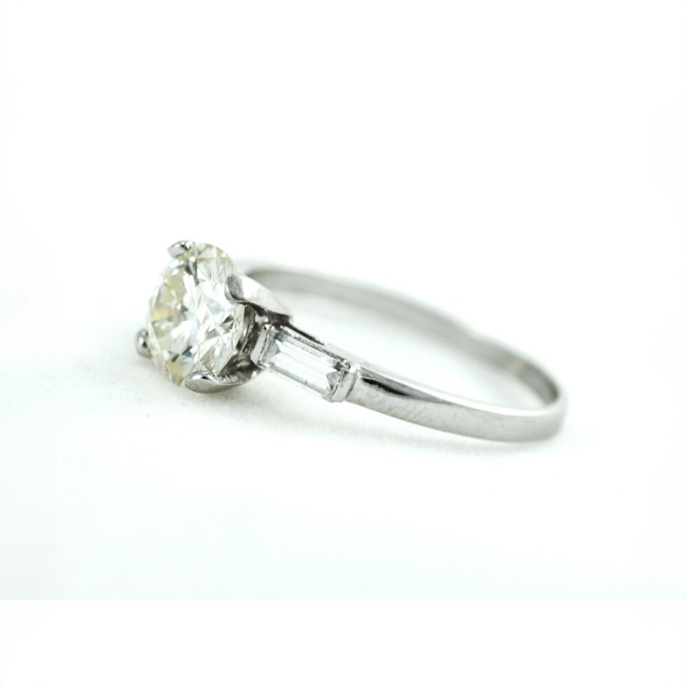 Anillo De Oro Blanco 18K Y Brillante Central Anillo De Oro Blanco 18K Y Brillante Central