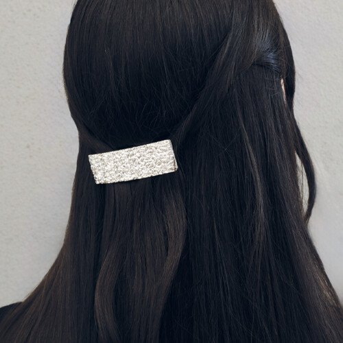 EMMELINE BROCHE C/RELIEVE PLATEADO EMMELINE BROCHE C/RELIEVE PLATEADO