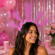 Vincha con Flores Y Plumas Fucsia