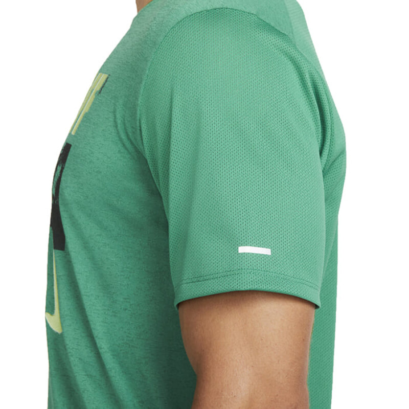 Remera Nike Miler de Hombre - DD6272-350 Verde