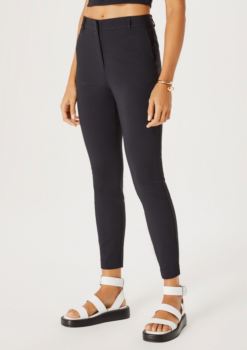 PANTALÓN BÁSICO SASTRERO - NEGRO 