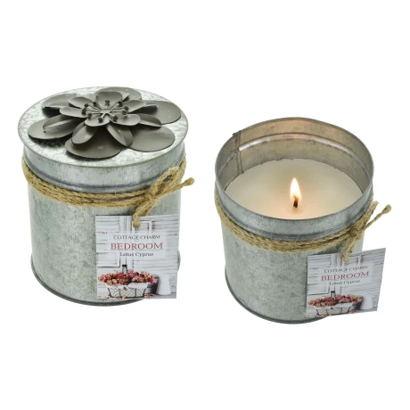 VELA AROMATICA C/CANDELABRO METAL C/FLOR EN TAPA 11.5X9CM 330GR CTC-102 VELA AROMATICA C/CANDELABRO METAL C/FLOR EN TAPA 11.5X9CM 330GR CTC-102
