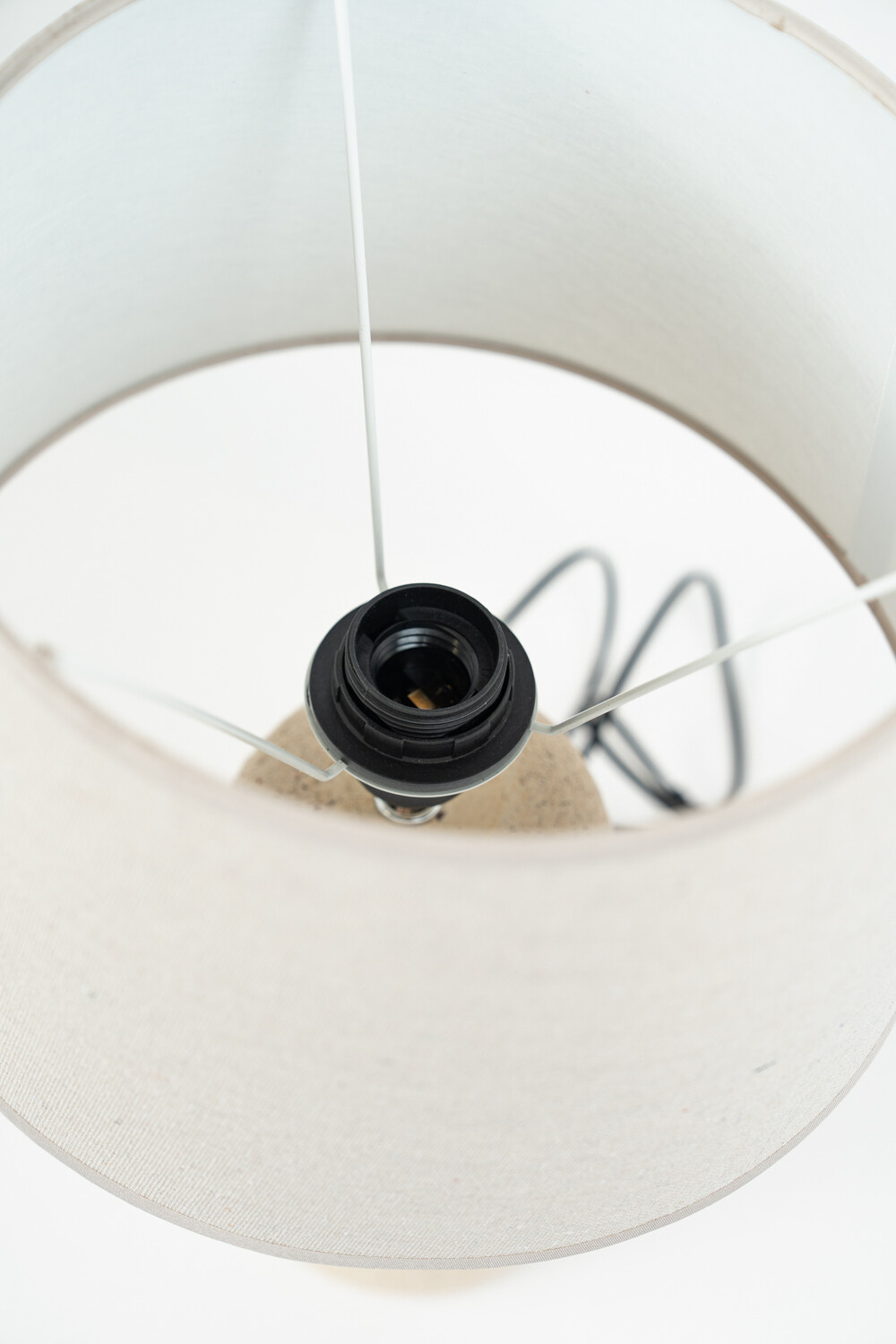 Lampara De Mesa Kyne Color Unico