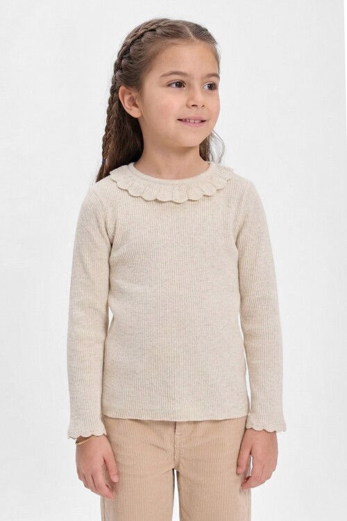 Sweater con volado CRUDO