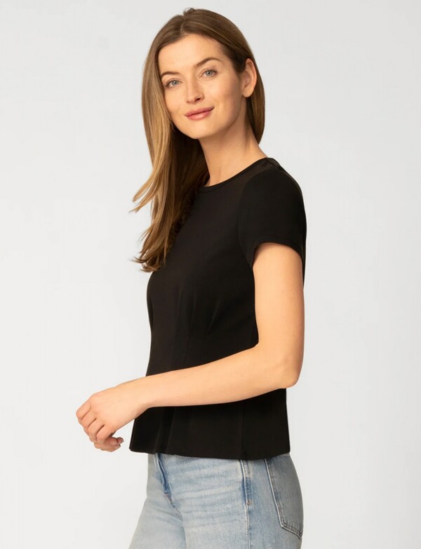 Remera Alforzas NEGRO