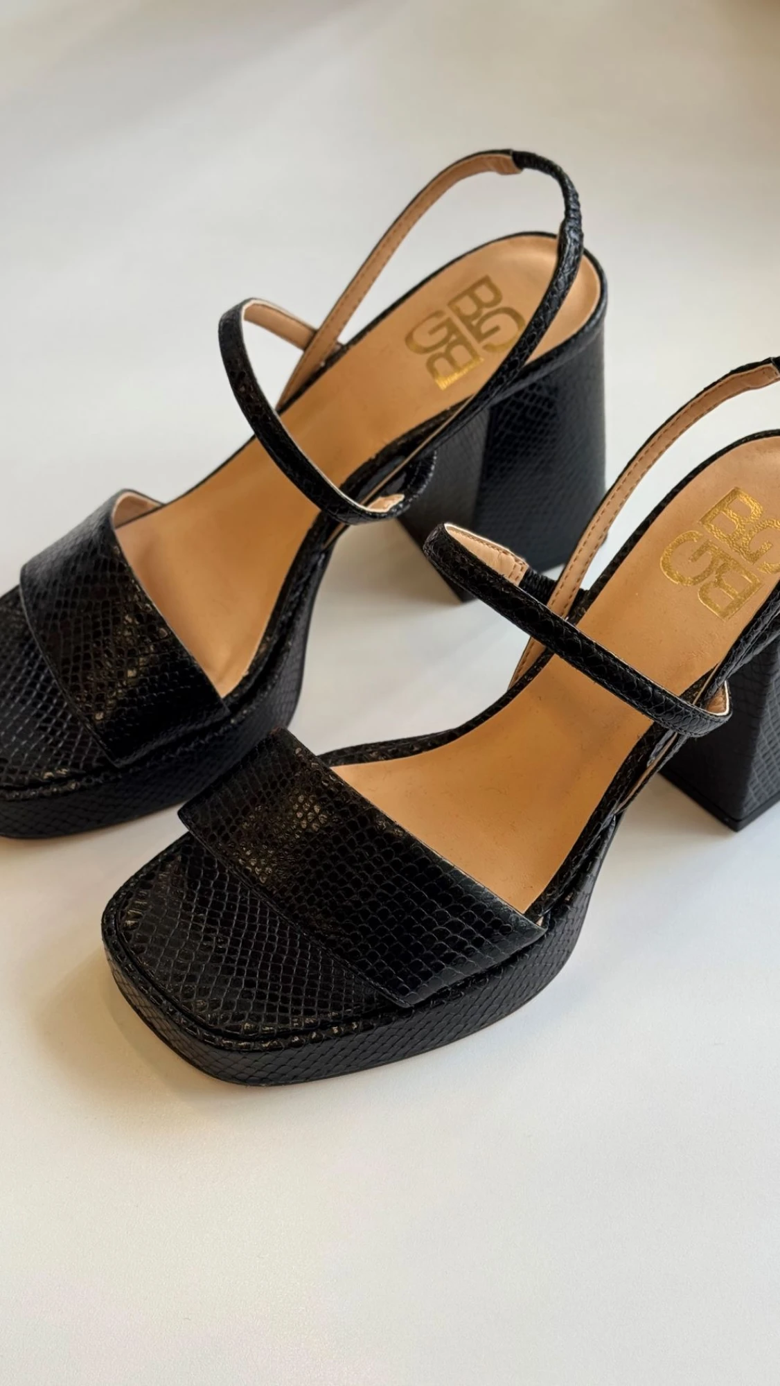 Sandalia Minori negro 35