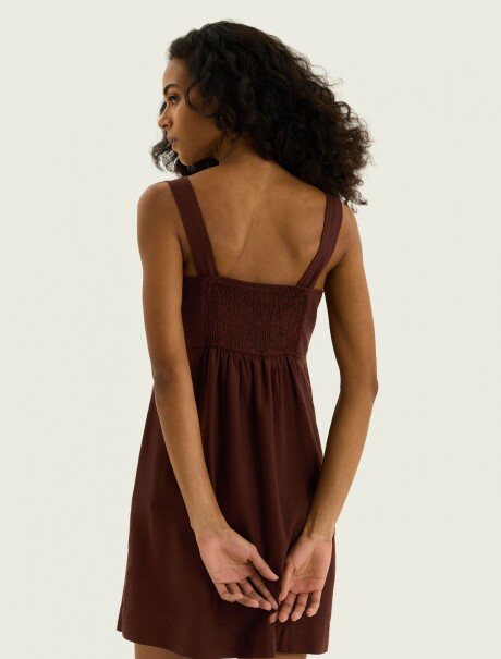 VESTIDO CORTO CON ESCOTE CUADRADO VESTIDO FEM