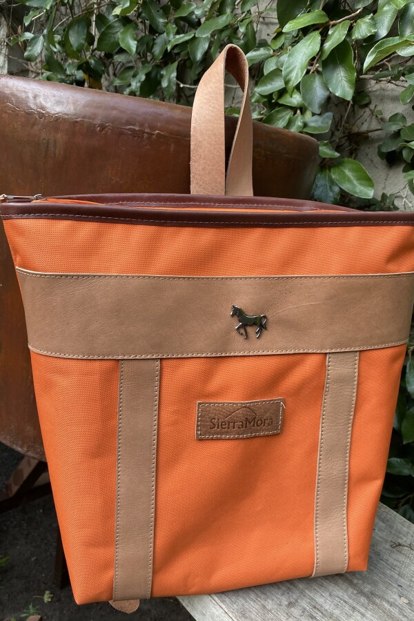 Mustang Backpack Naranja