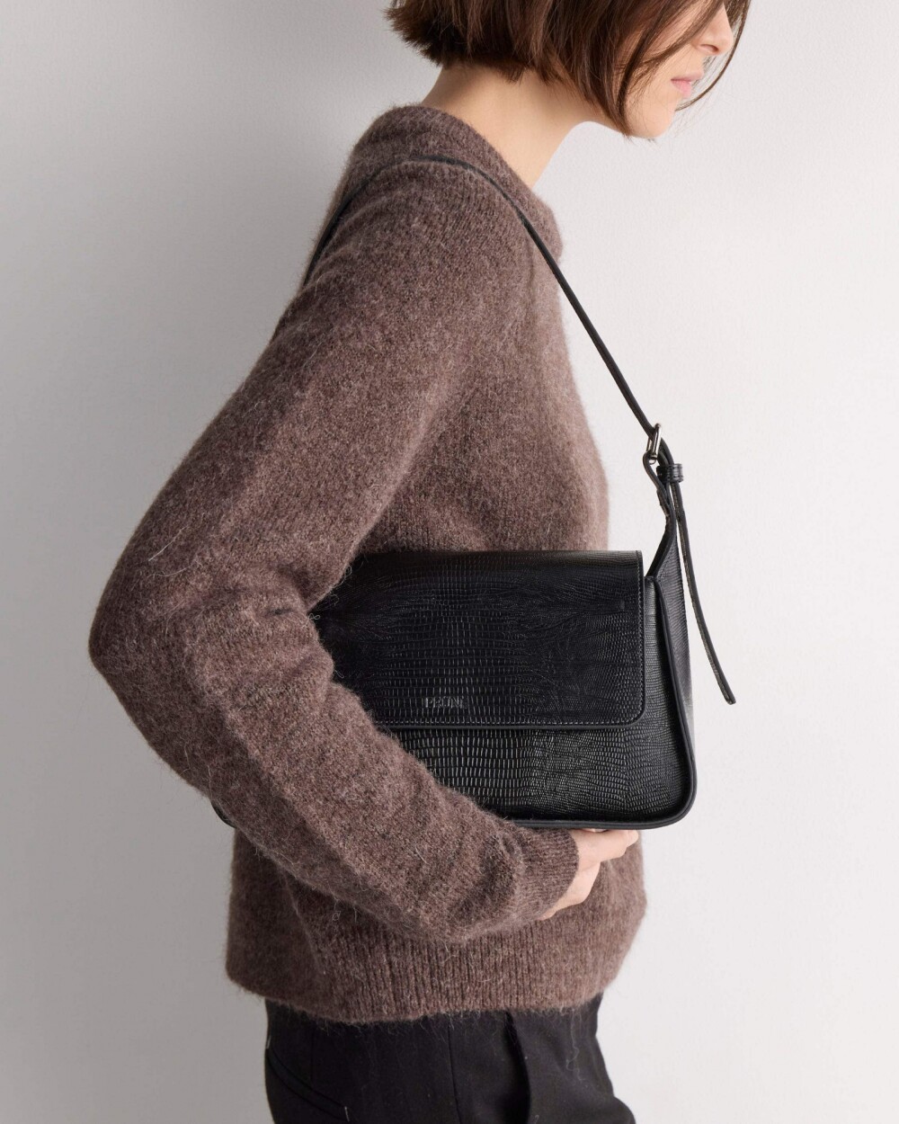 Cartera al hombro Nicola en cuero lagarto Negro