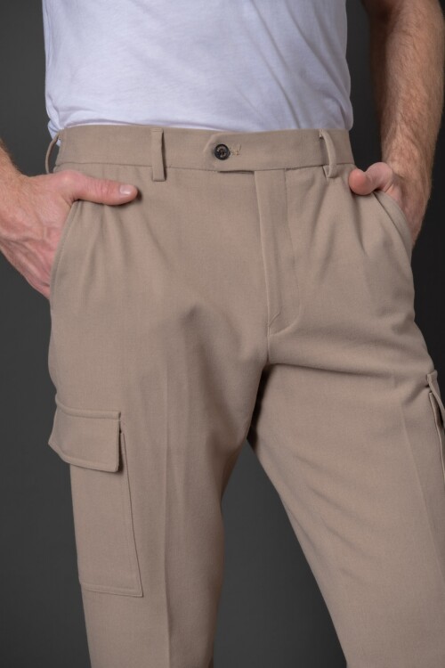 Pantalón cargo Beige