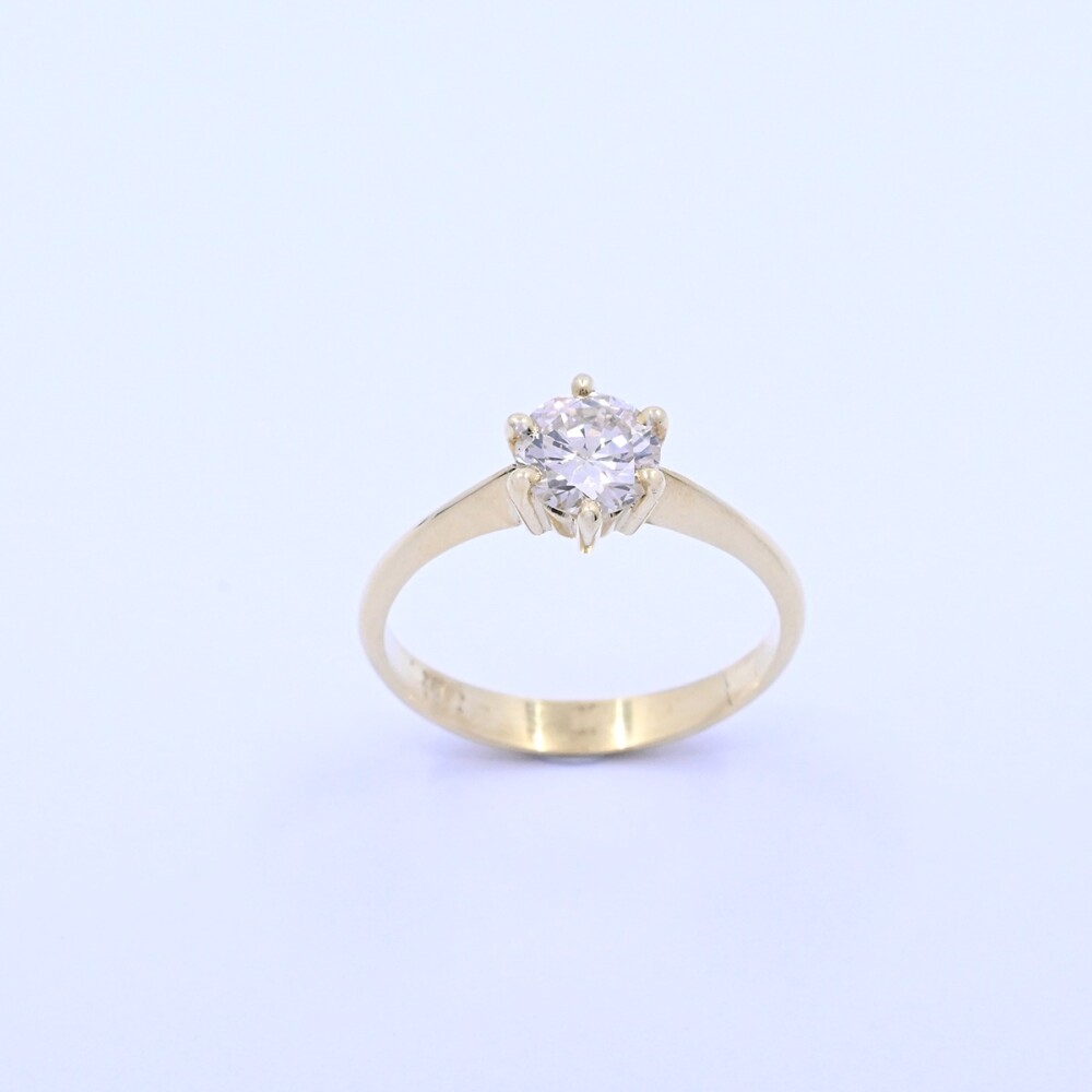 Anillo solitario oro 18k y brillante engarce 6 puntas. Anillo solitario oro 18k y brillante engarce 6 puntas.