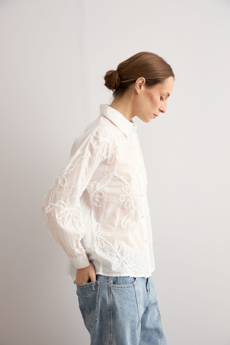 Camisa apliques florales blanco
