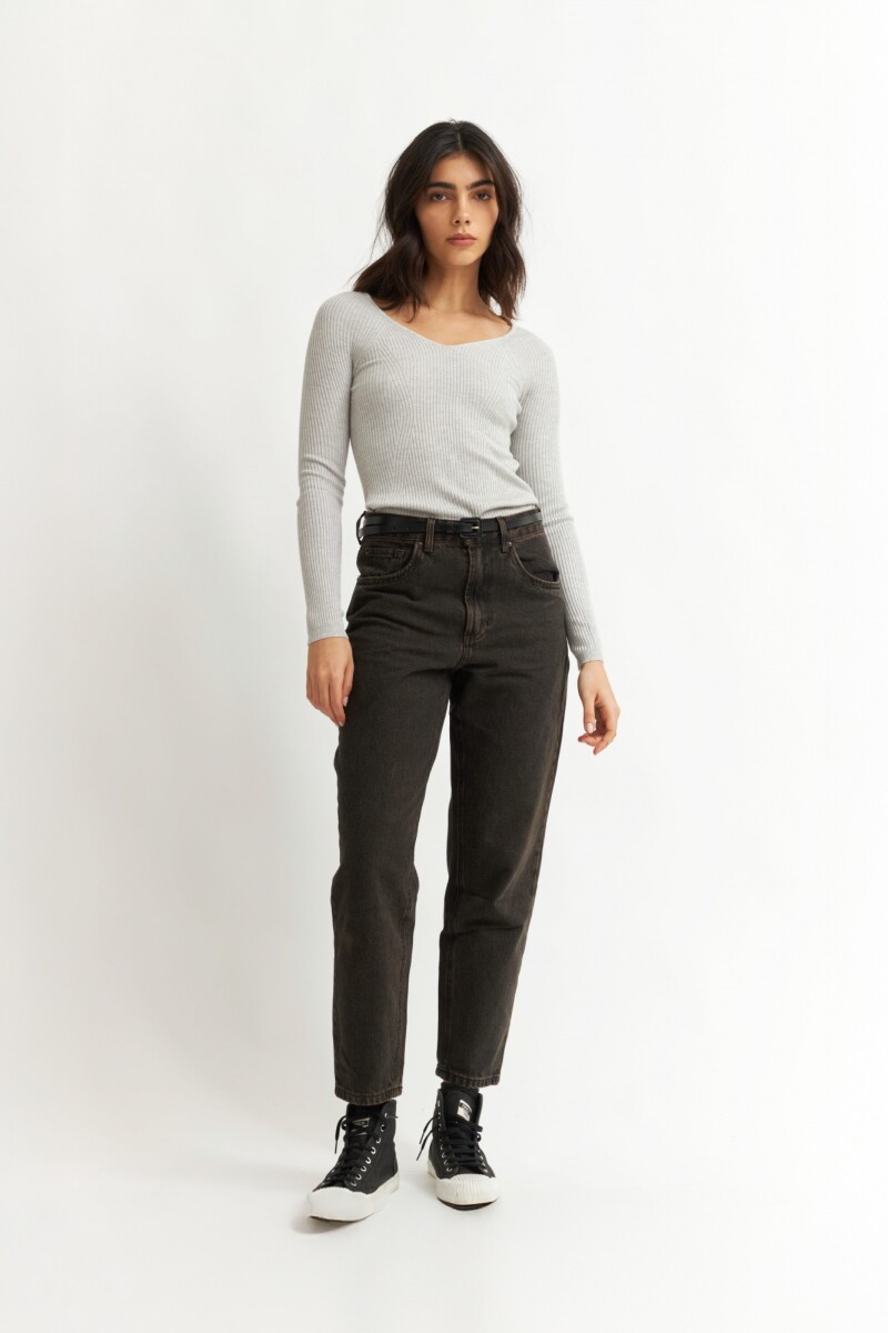 Sweater escote corazón GRIS