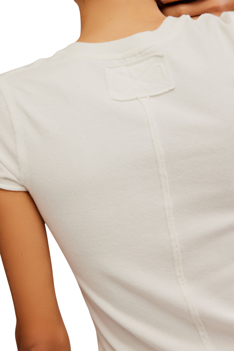 REMERA THE TEE Marfil