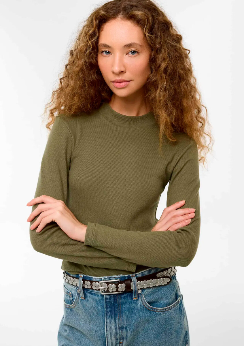 BLUSA DE CUELLO ALTO ACANALADO - VERDE 