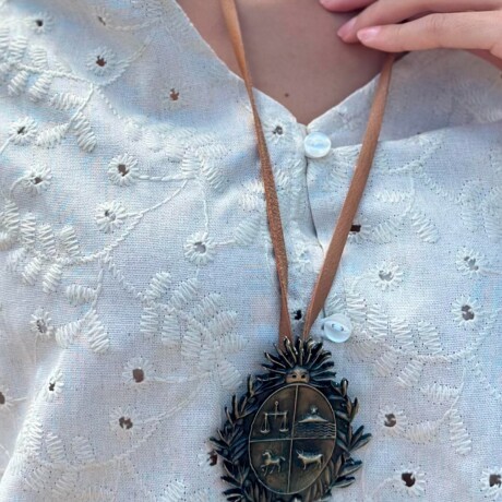 Dije del Emblema Nacional con tiento Dije del Emblema Nacional con tiento