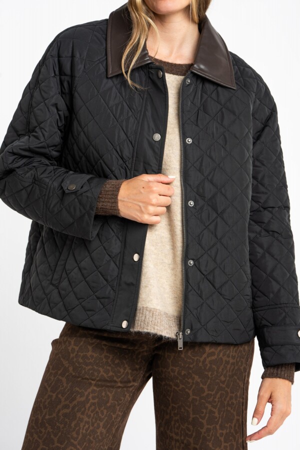 Campera Capitoneada Cuello Negro