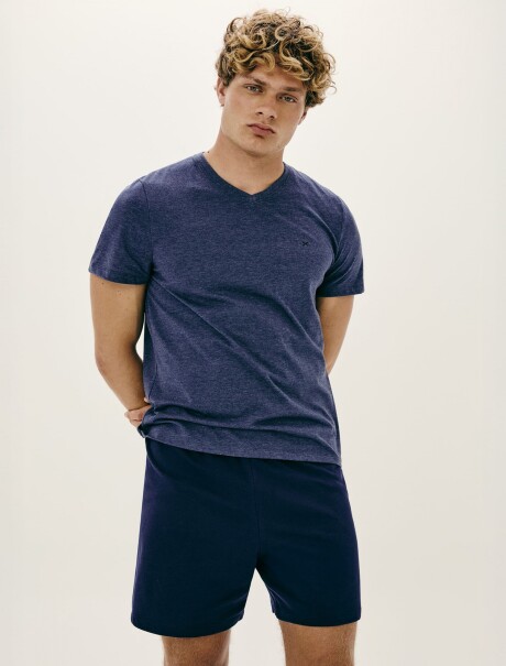 PIJAMA CON BORDADO AZUL