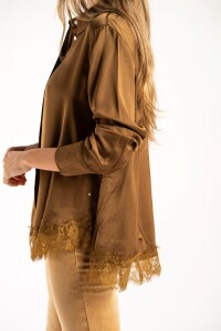 Camisa Saten Ruedo Encaje Chocolate