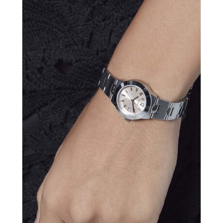 Reloj análogo en acero Casio Mujer Beige