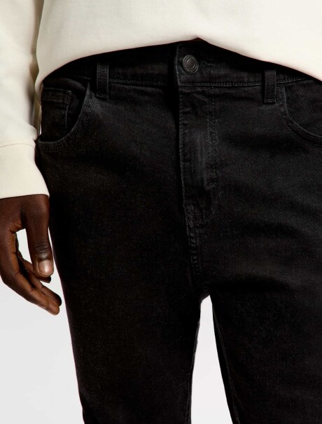 PANTALONES VAQUEROS AJUSTADOS BÁSICOS CON ELASTANO NEGRO