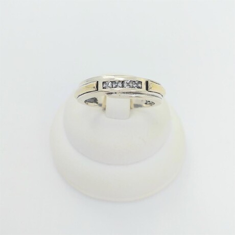 Anillo de plata 925, con circonias y filetes en double de oro 18 ktes. Anillo de plata 925, con circonias y filetes en double de oro 18 ktes.