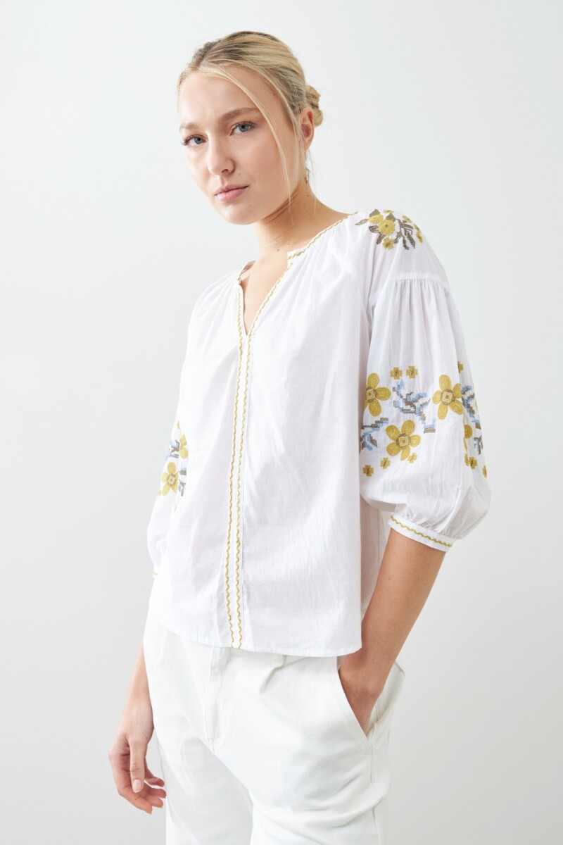 Blusa boho con bordados blanco