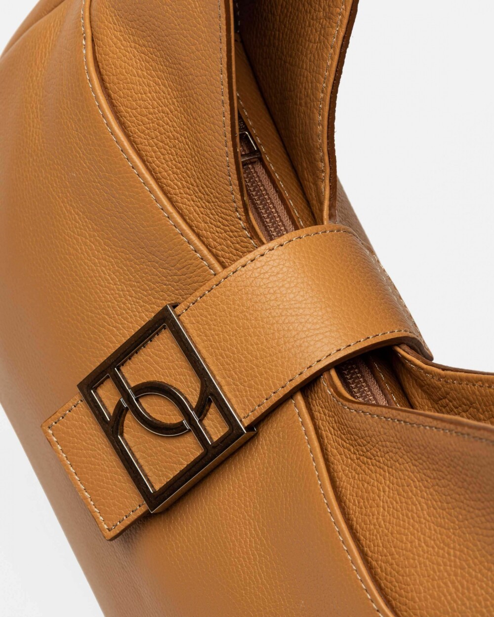 Bolso Signature en cuero graneado Cuoio