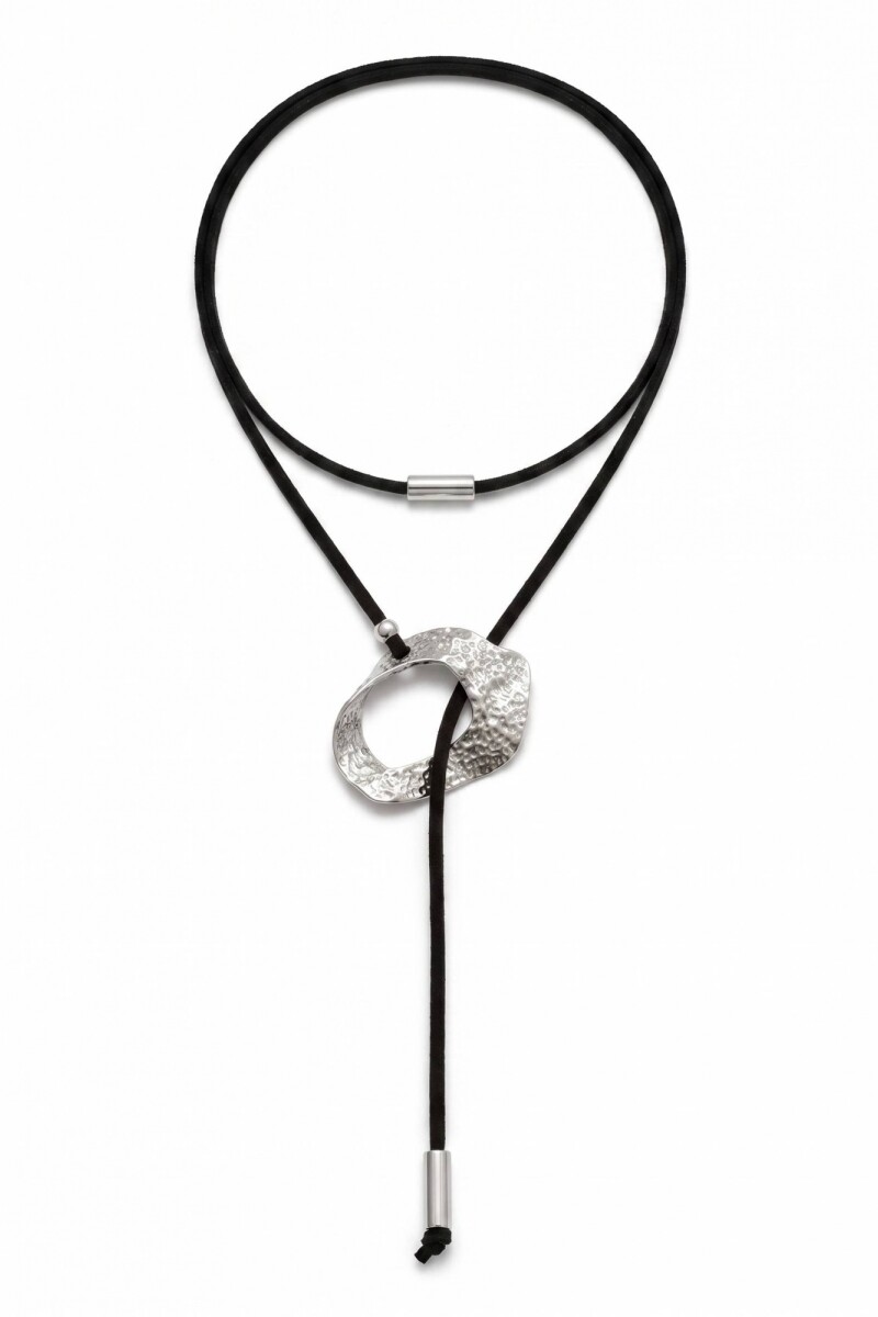 Collar con cordon y dijes de acero plateado
