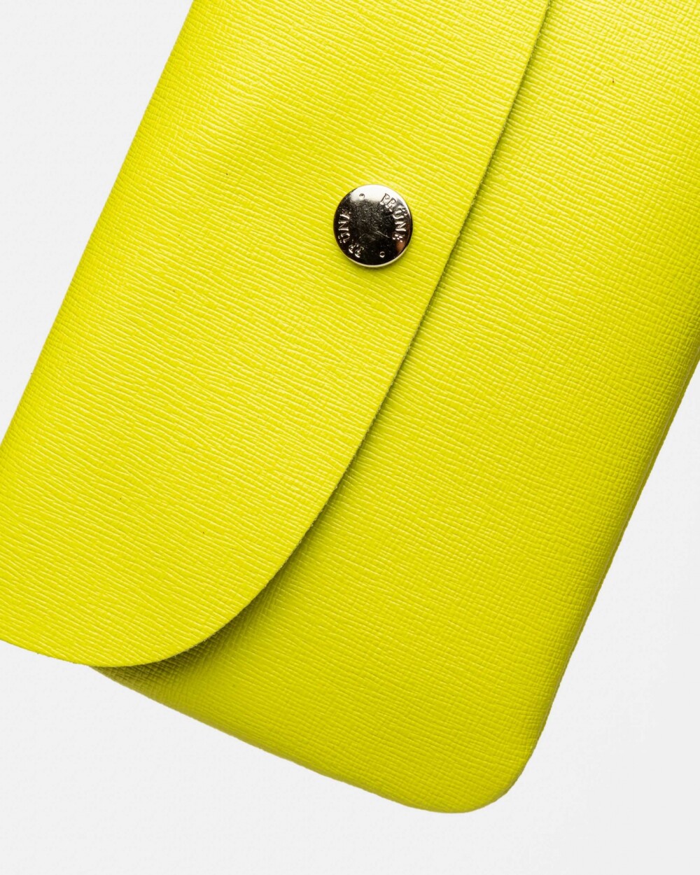 Sobre Santina en cuero grabado saffiano Lima