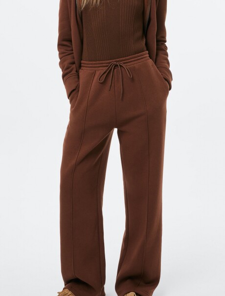 PANTALÓN CON BOLSILLOS MARRÓN