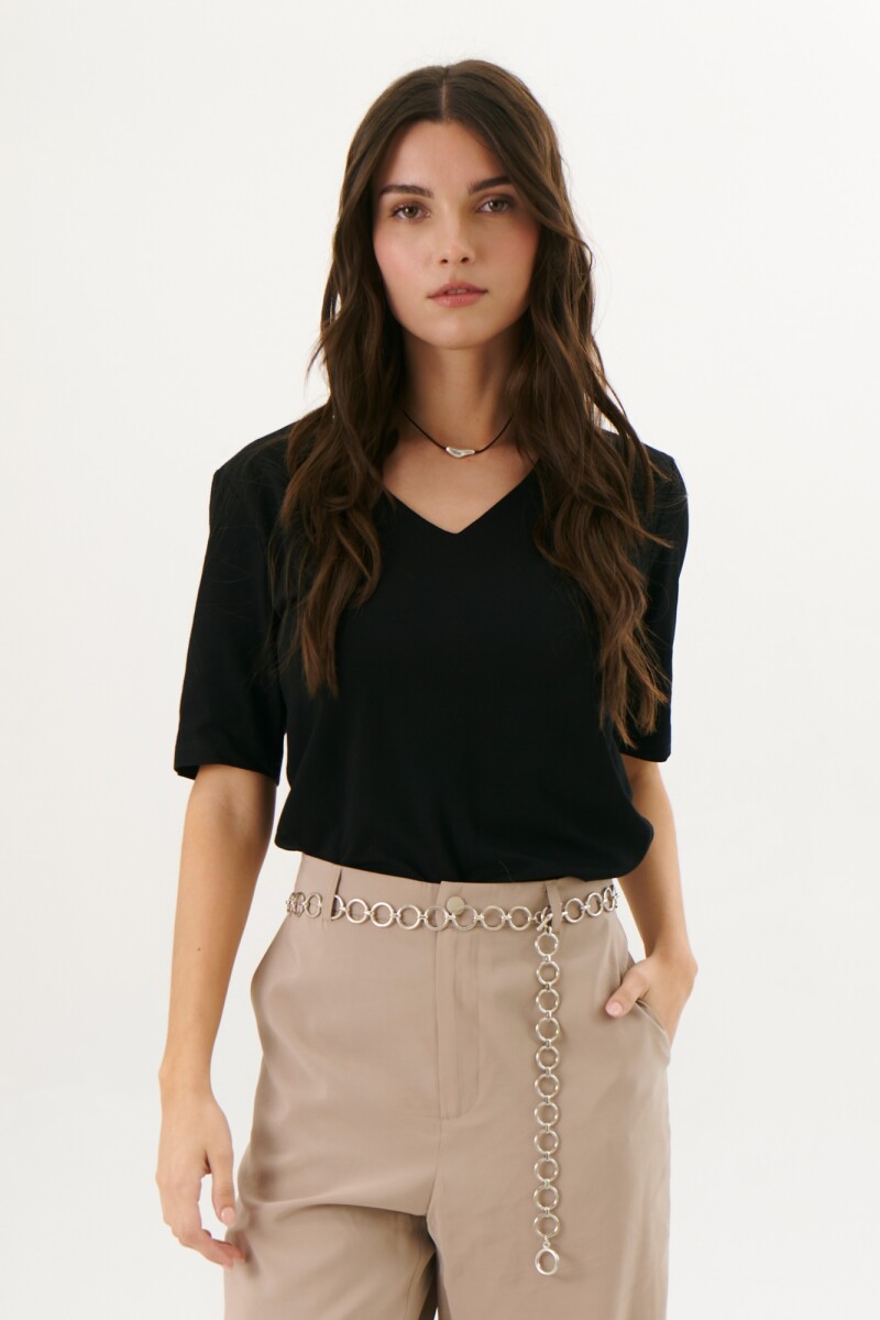 REMERA V DOBLE M/CORTA NEGRO