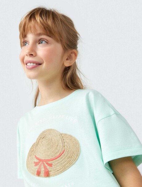BLUSA DE NIÑA CON BORDADO VERDE