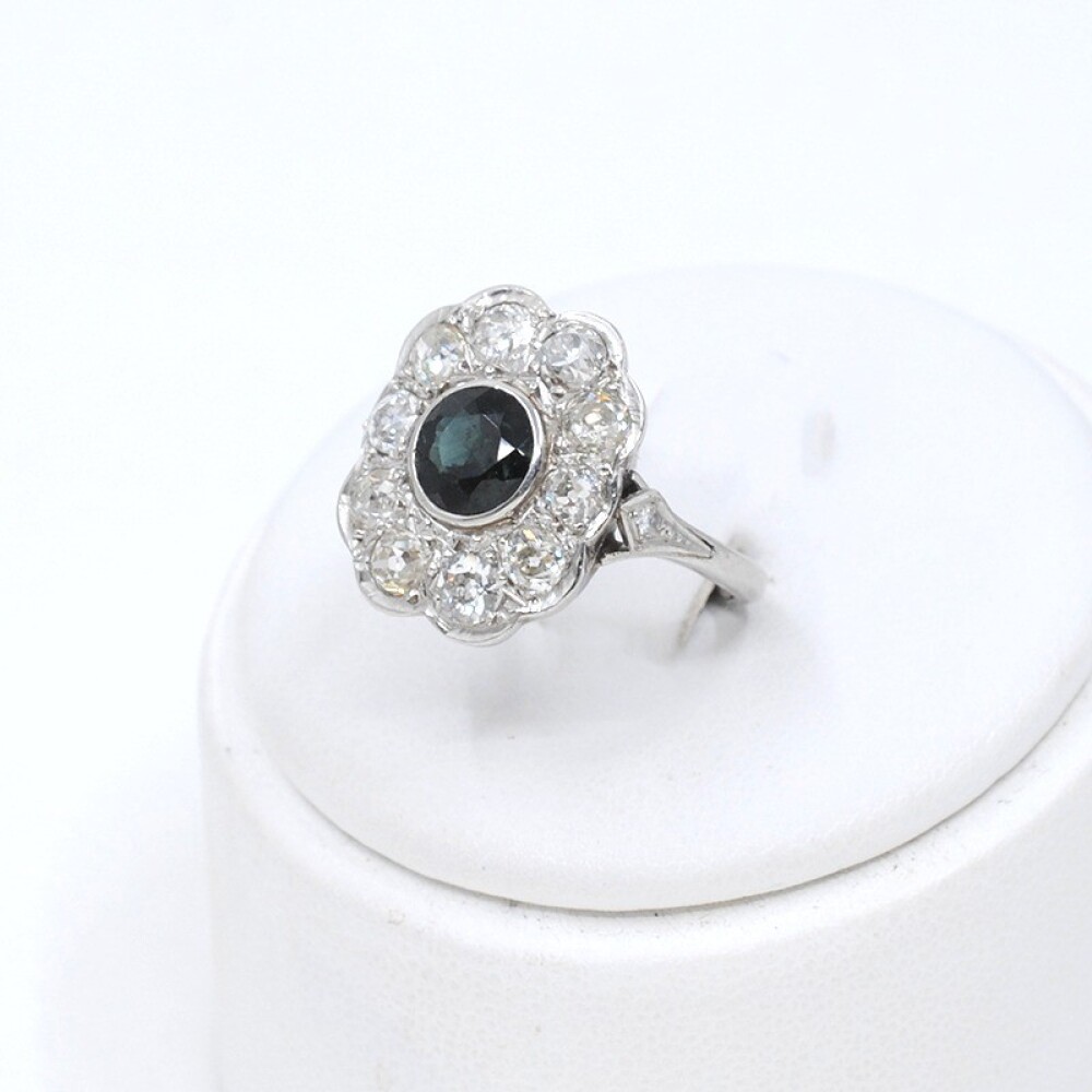 Anillo Antiguo En Platino, Zafiro Y Brillantes Anillo Antiguo En Platino, Zafiro Y Brillantes