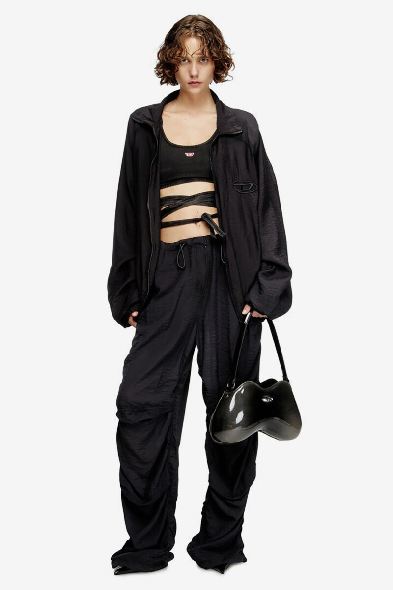 T-LEYA-TAIL-R1 TOP Negro